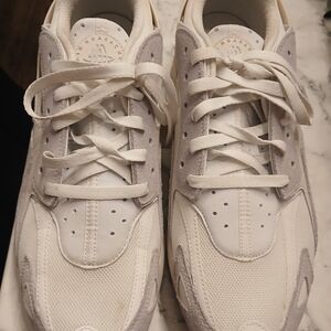 Nike Men's White and Light Gray Sneakers